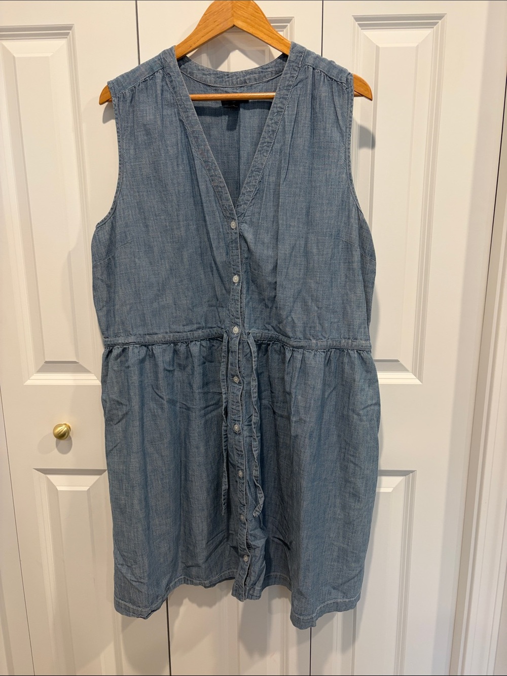 Button front chambray sleeveless dress XXL